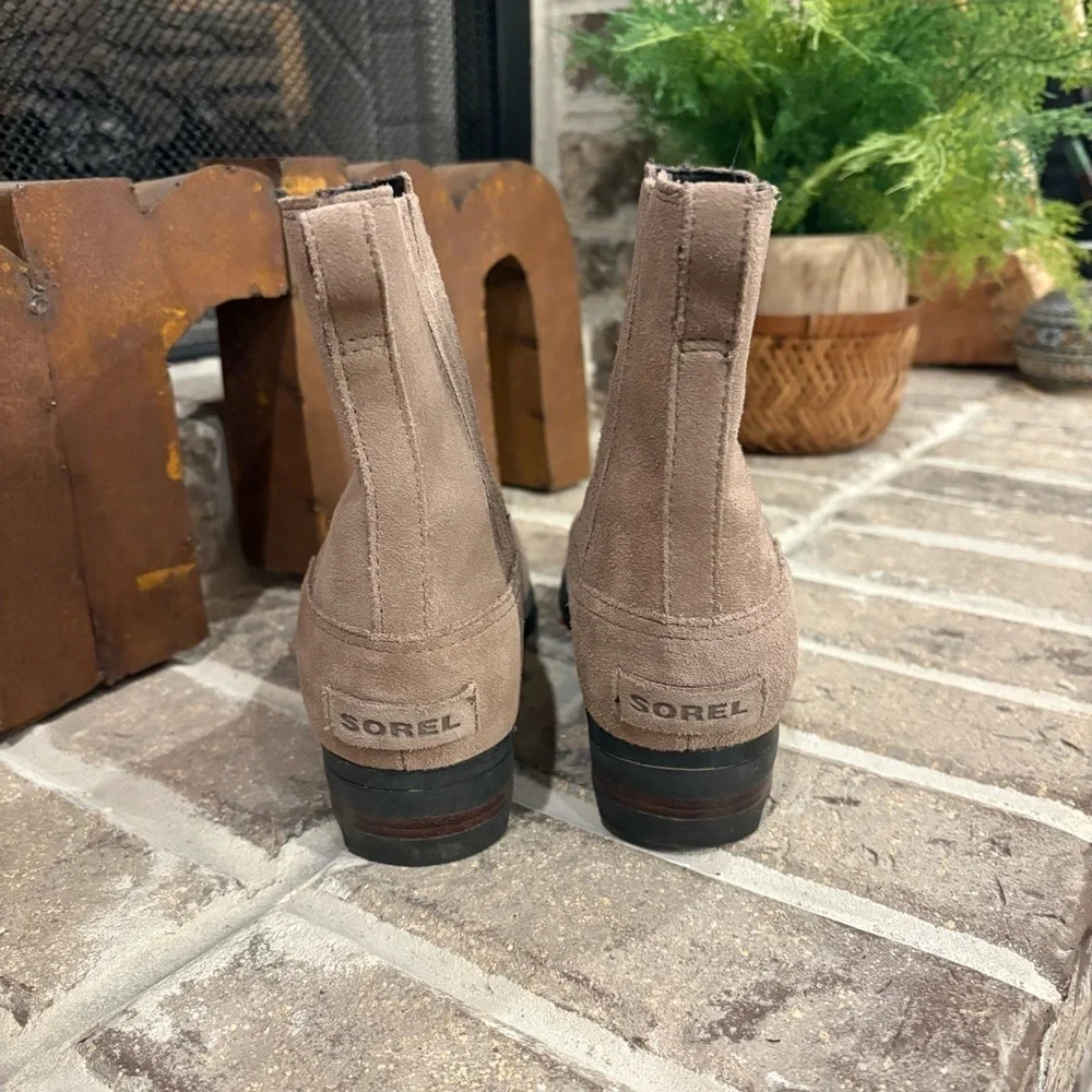 Sorel Women’s Lolla Chelsea Suede Boots Size 10